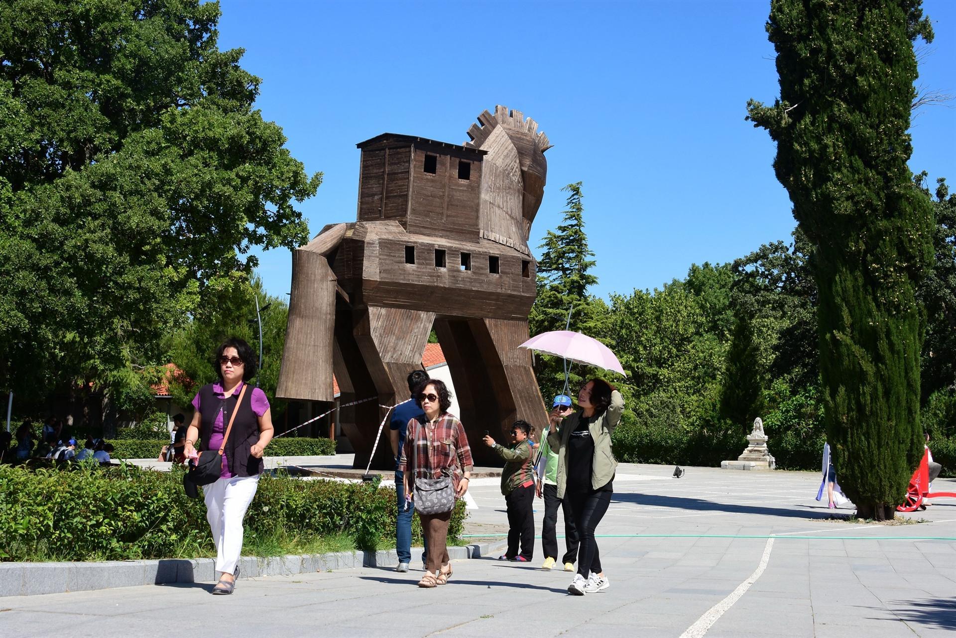 Ancient Troy flocked by tourists