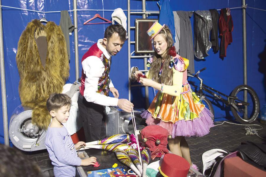 Circus performers live, raise children in a caravan roaming Turkey