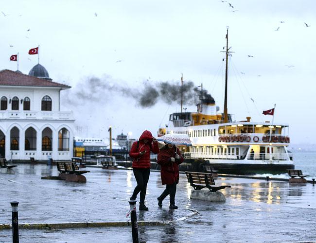Heavy rain, wind hit Istanbul