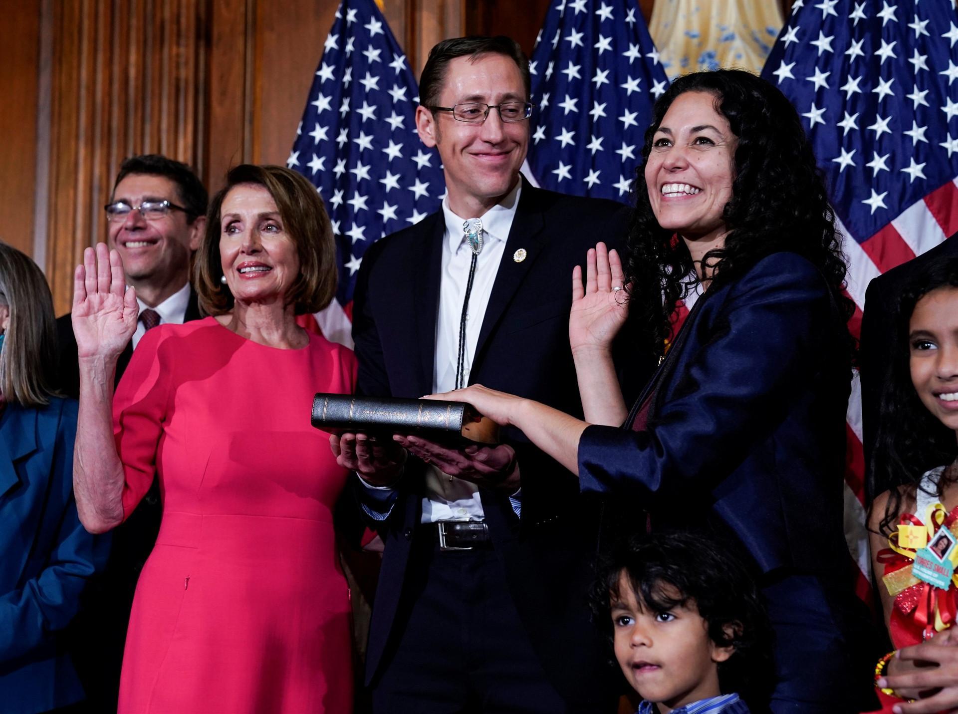 Newly empowered House Dems pass funding plan without wall