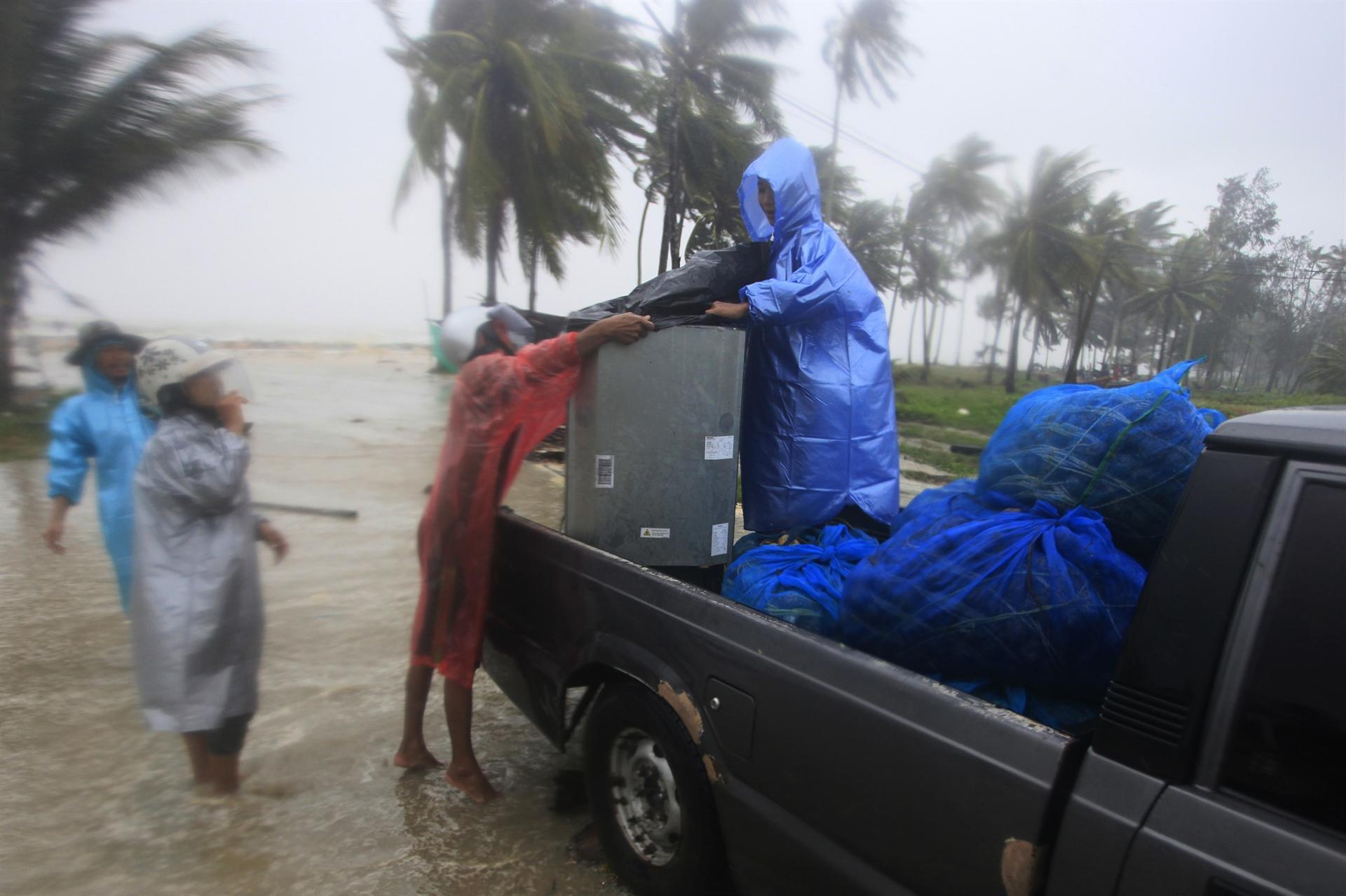 Tropical storm’s rain, surging seas strike Thai beaches