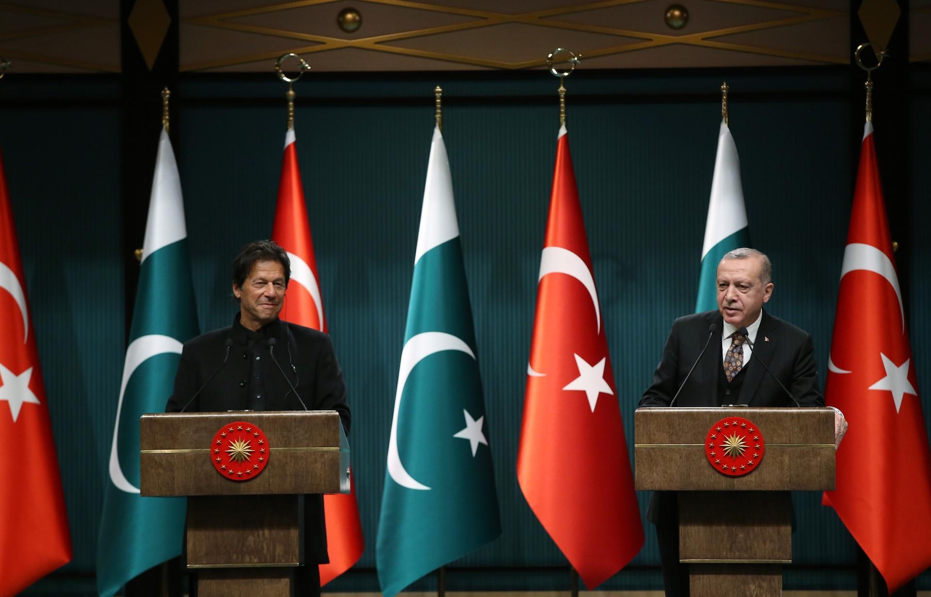 Erdoğan stresses solidarity in joint press conference with Pakistan PM