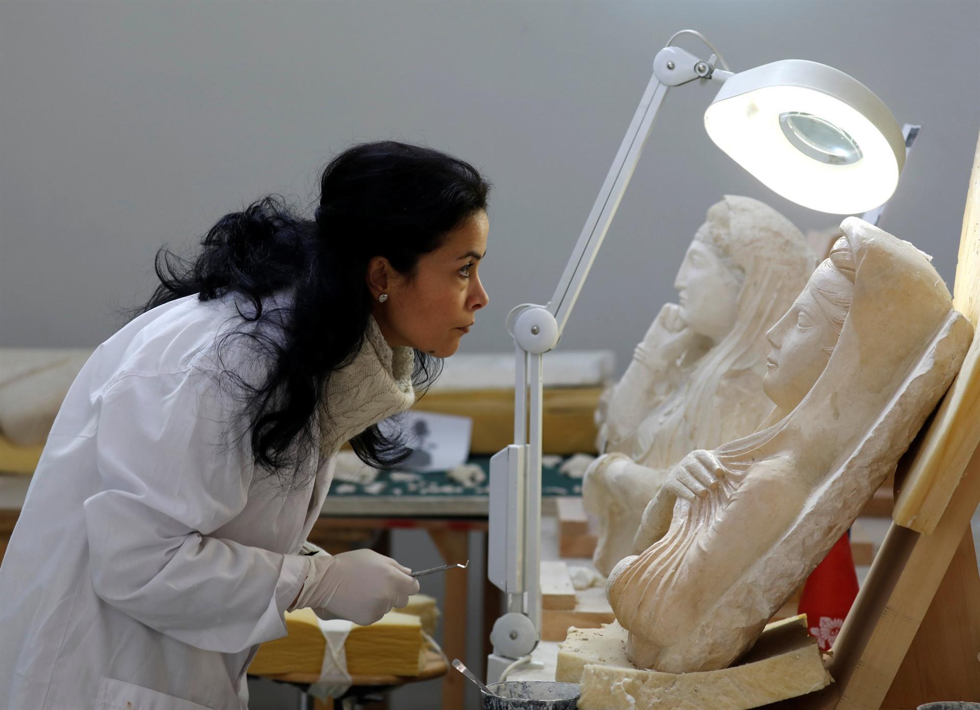 Archaeologists restore ancient Palmyra artefacts in Damascus museum