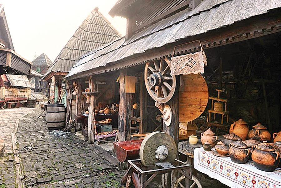 Ethnic village in Bosnia takes visitors back in time