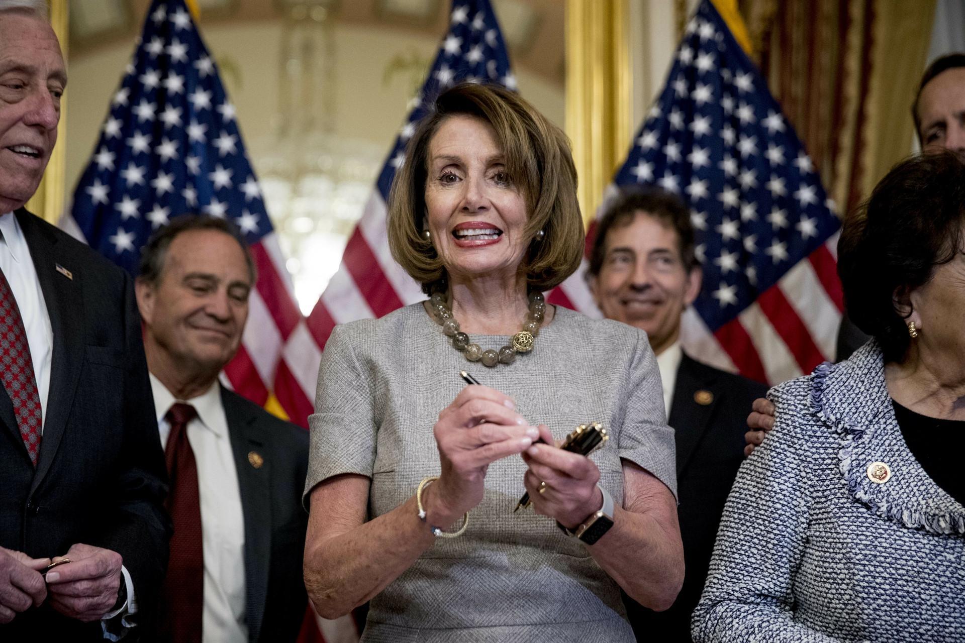 Trump climbs down in wall row, Congress passes bill ending shutdown