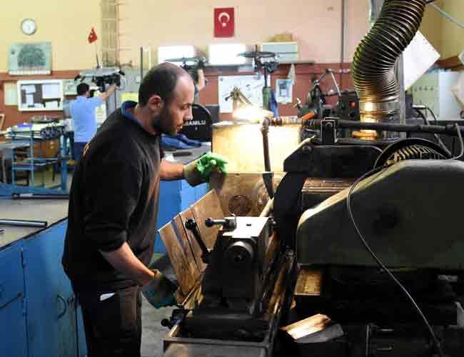 Turkey’s industrial production dropped 9.8 percent annually in December 2018