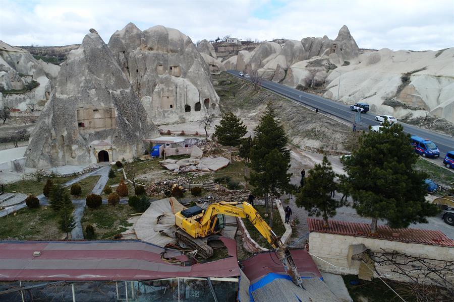 Demolition of 15 more structures in Cappadocia starts