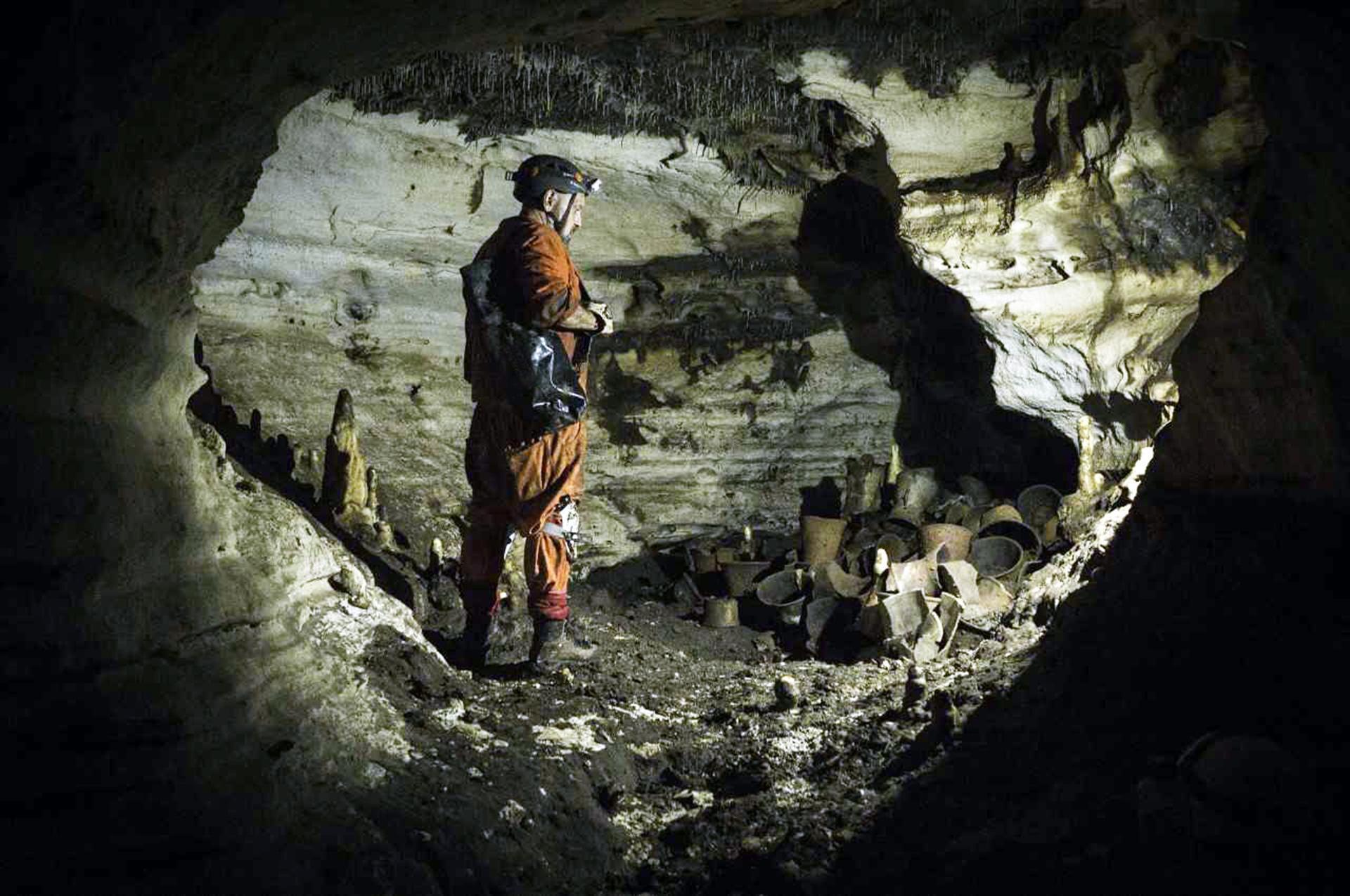 Mexican experts find cave, offerings at Chichen Itza
