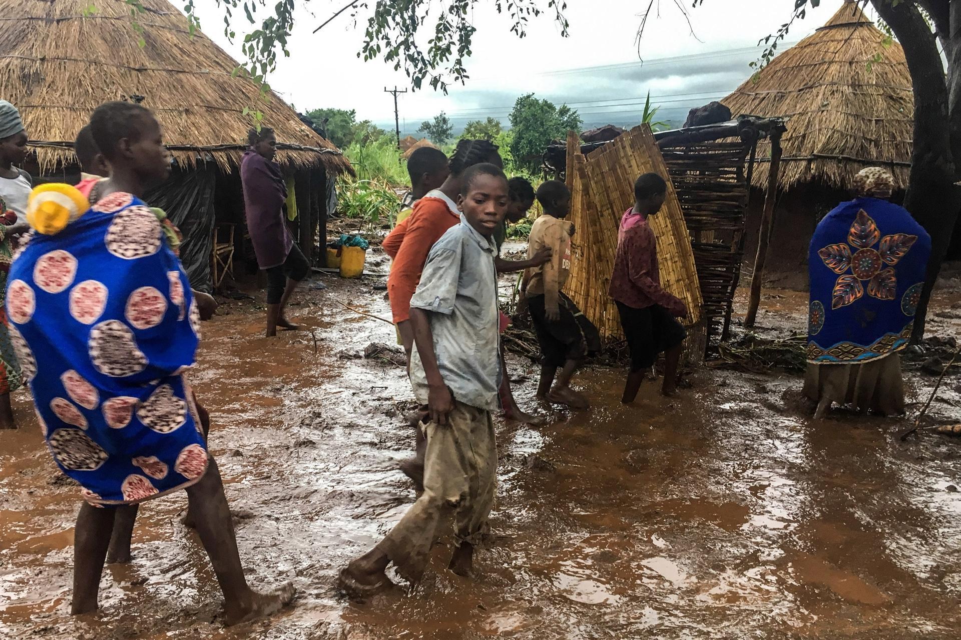 Over 1,000 feared dead after cyclone slams into Mozambique