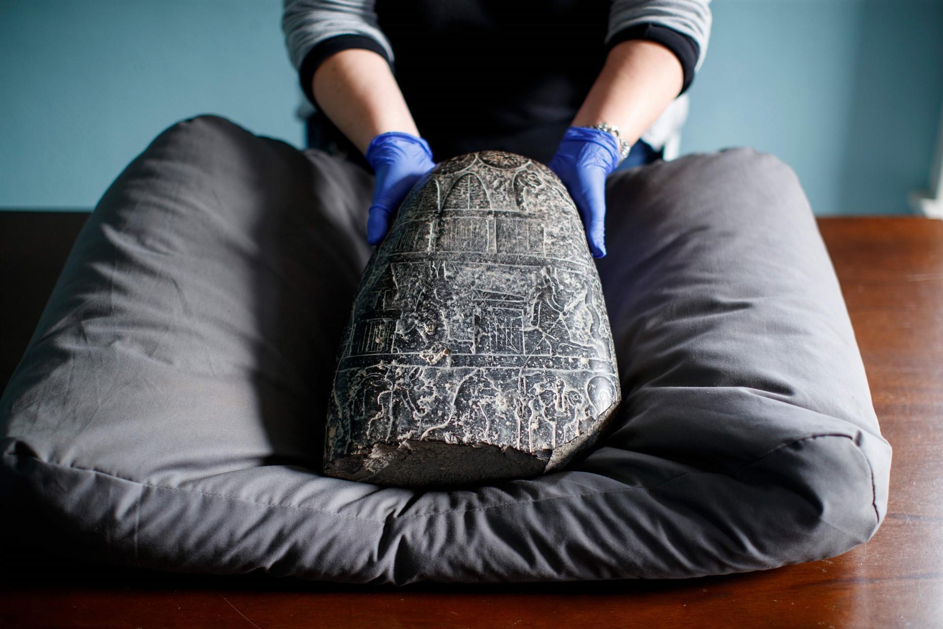 UK returns 3,000-year-old tablet looted during Iraq War