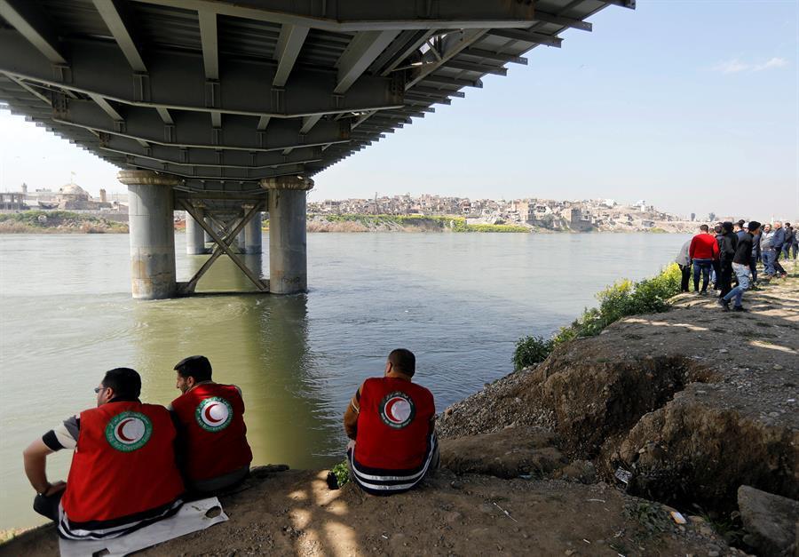 Iraqi PM seeks sacking of local governor after Mosul boat capsize