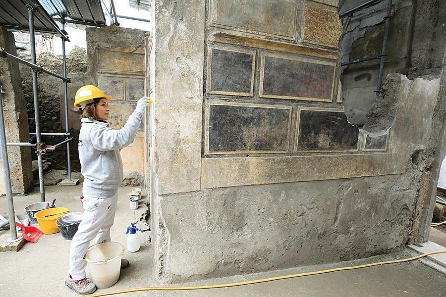 Italys Pompeii offers new glimpses of life before calamity