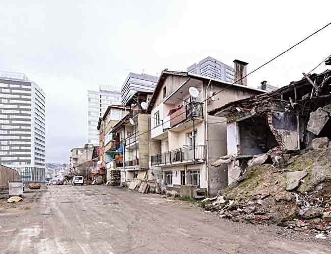 Victims of urban transformation protest construction still unfinished in Istanbul’s Fikirtepe