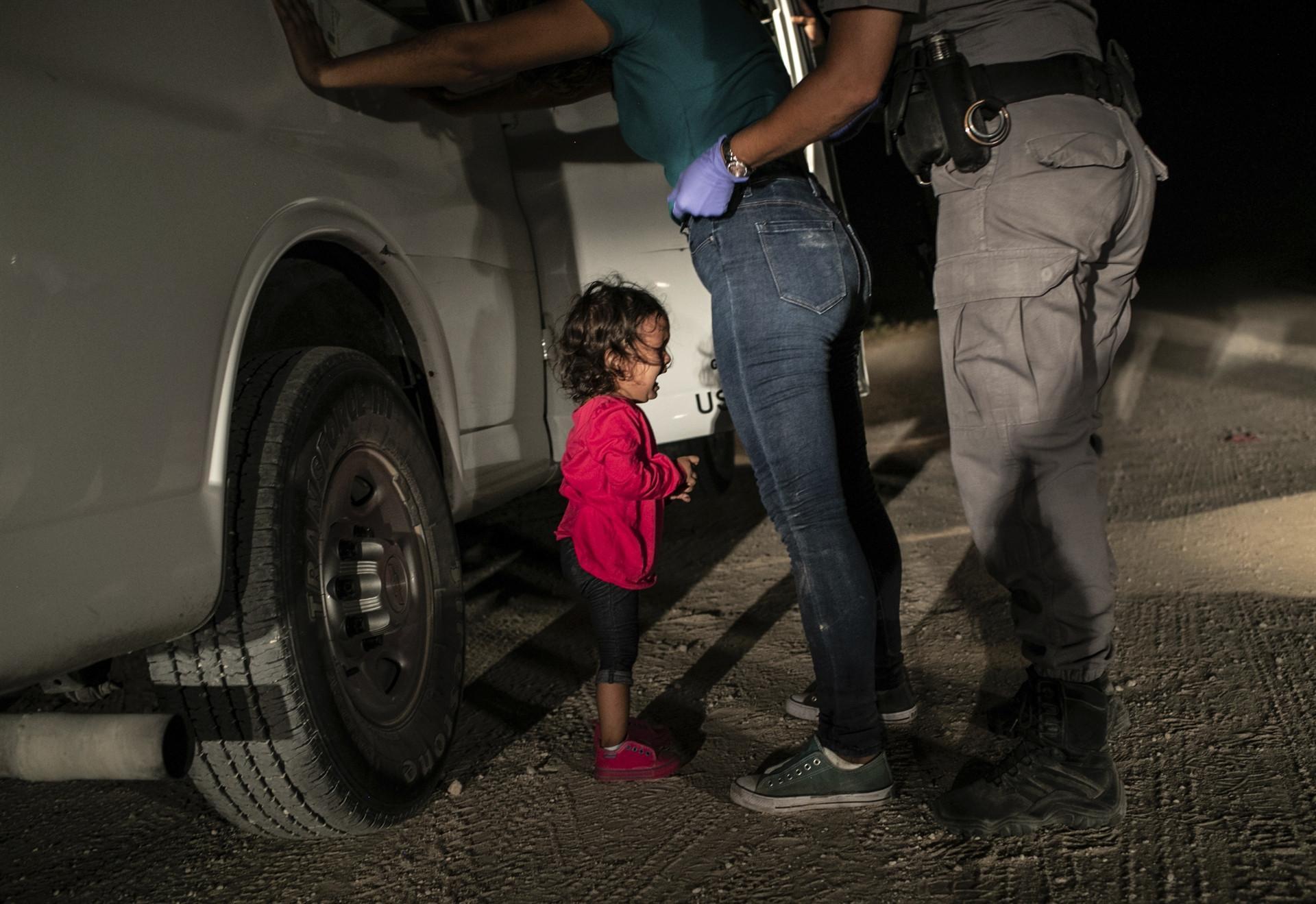 Image of child crying at border wins World Press Photo award