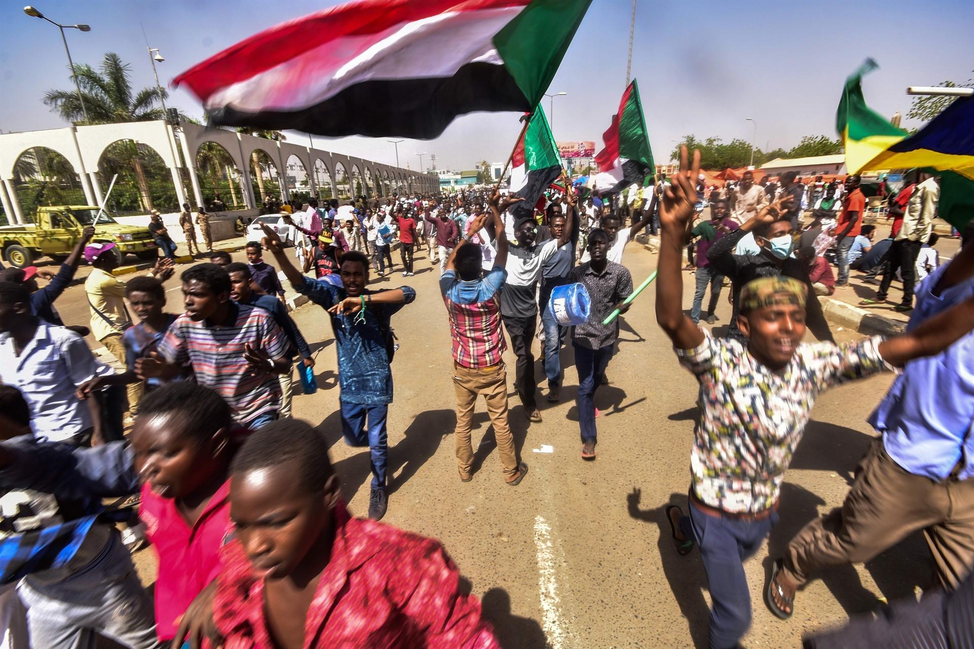 Protesters keep up pressure on Sudans military for civilian rule