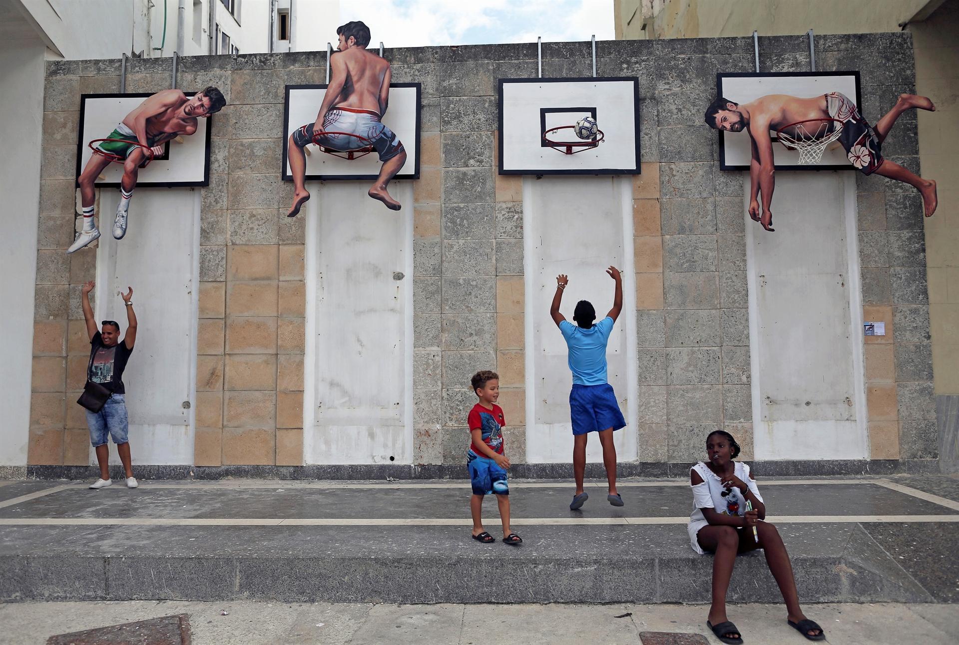 Art frenzy takes over Havana as biennial kicks off