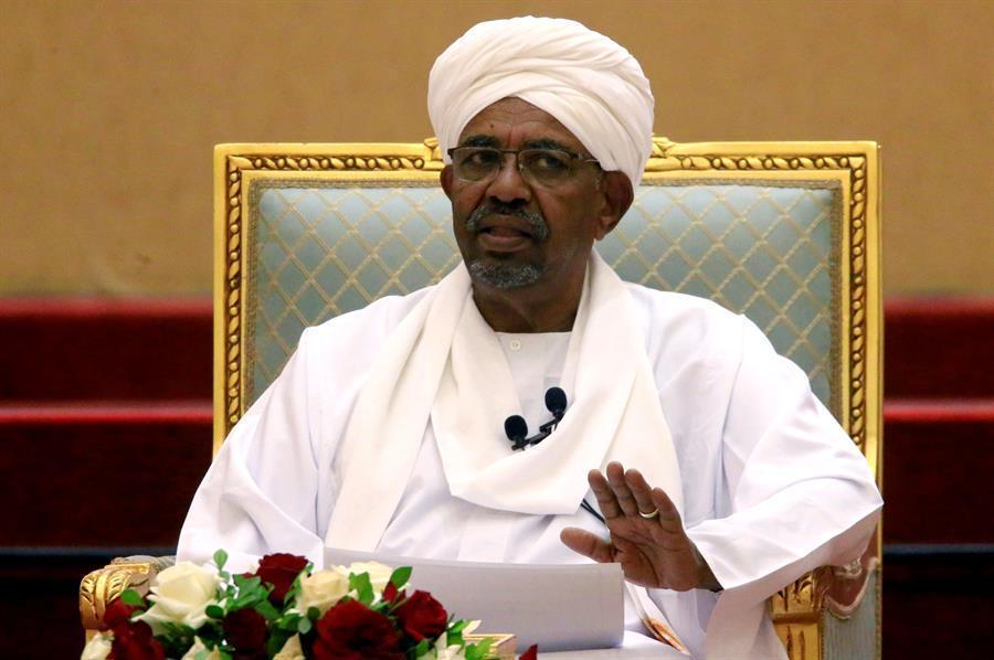 Sudans Bashir moved to prison as protesters rally
