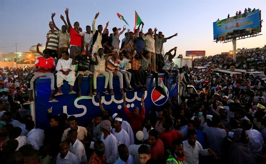 Sudan military warns against road blocks as protests continue