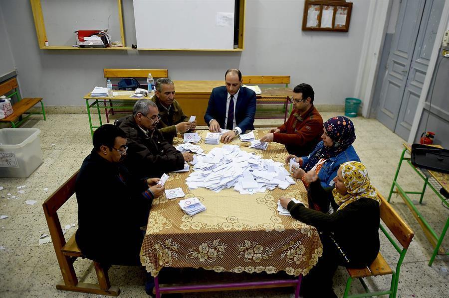 Egypt voters approve referendum extending presidents rule