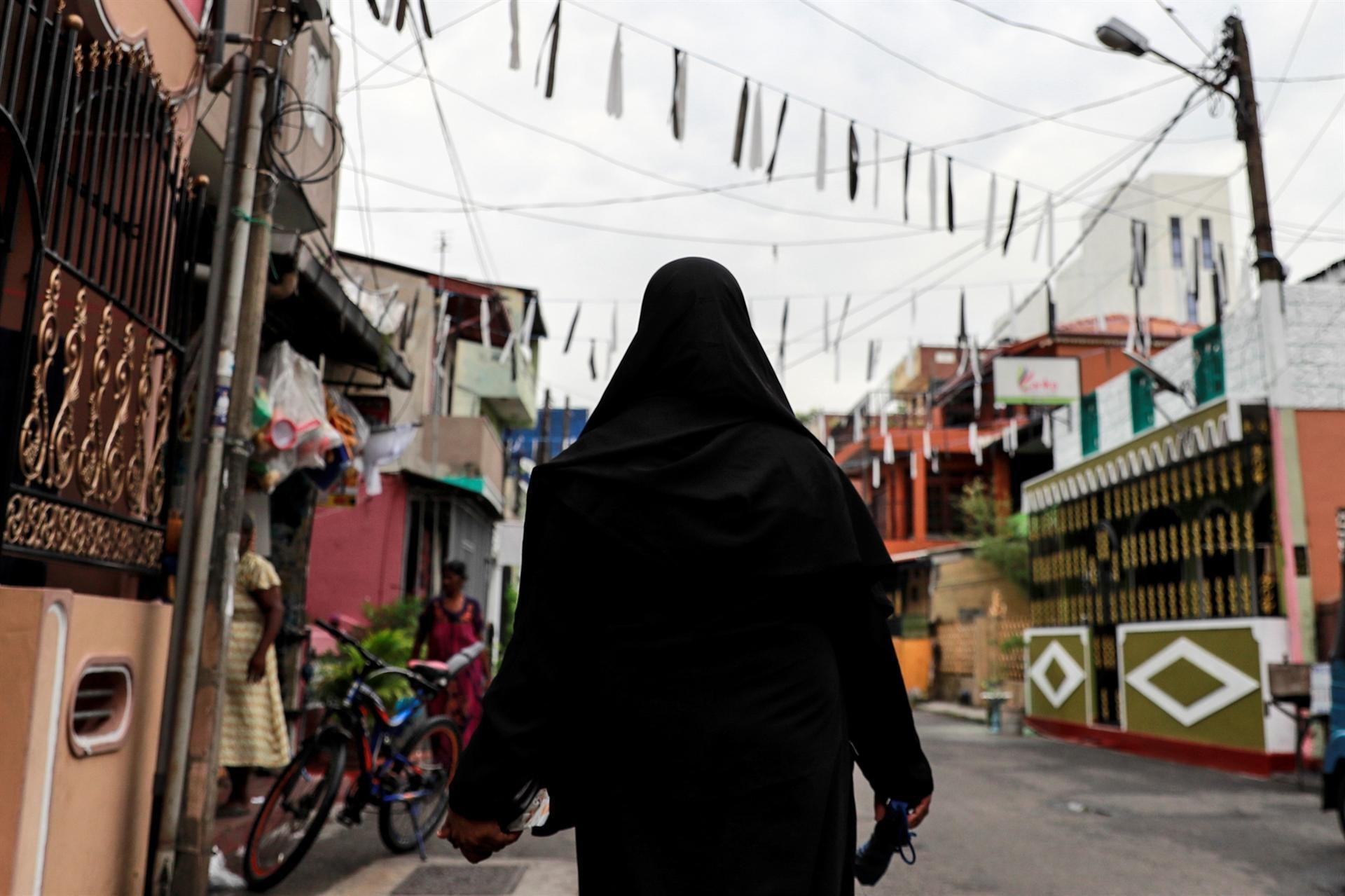 Sri Lanka on alert for attacks by militants dressed in uniforms