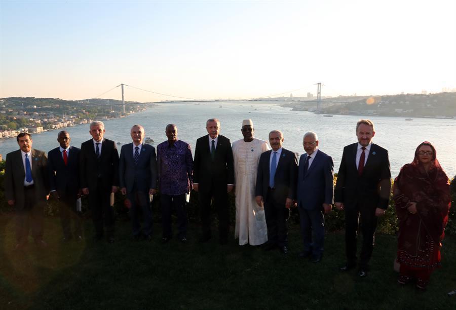 Erdoğan hosts dinner for foreign officials