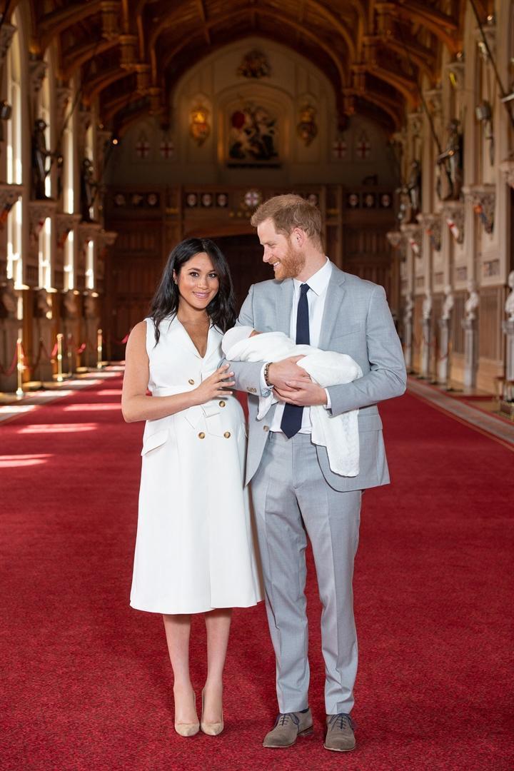 Prince Harry and Meghan show baby son to the world