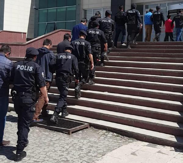 Arrest warrants out for 100 in FETÖ probe