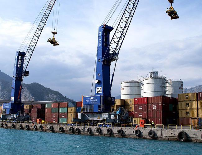 Turkeys foreign trade deficit falls 55.6% in April