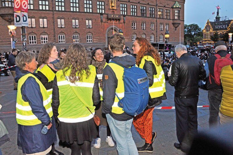 Danish ‘yellow vests’ guard Muslim fast-breakers against far-right extremists