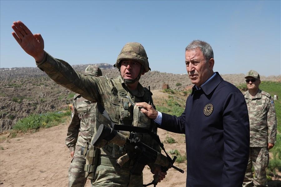 Defense minister vows to eliminate terrorists in N Iraq