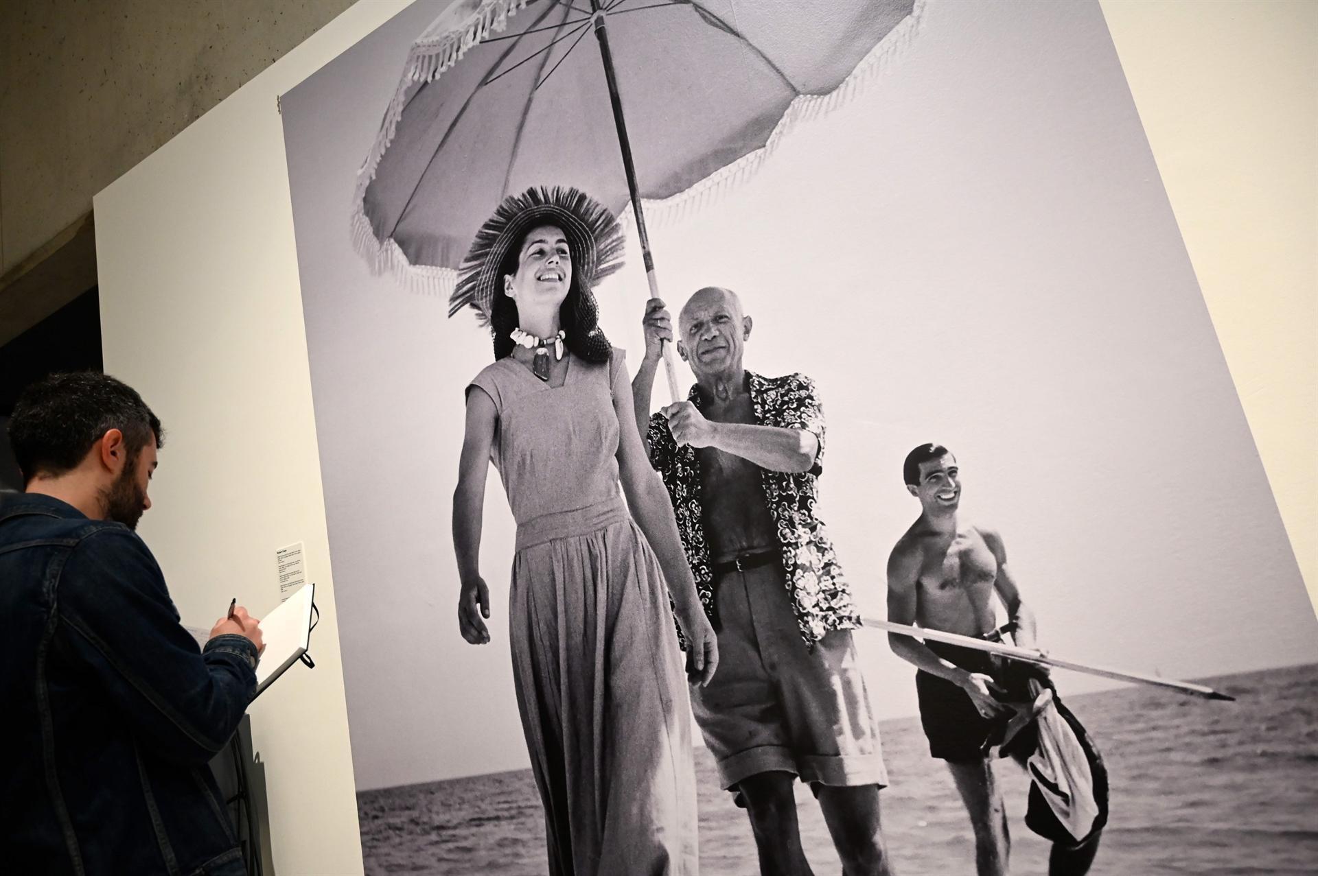Picasso captured by the photographers eye in new exhibition