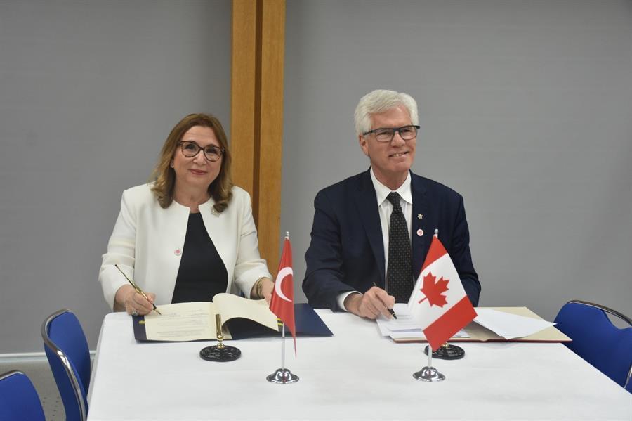 Turkey, Canada sign MoU on economic, trade cooperation