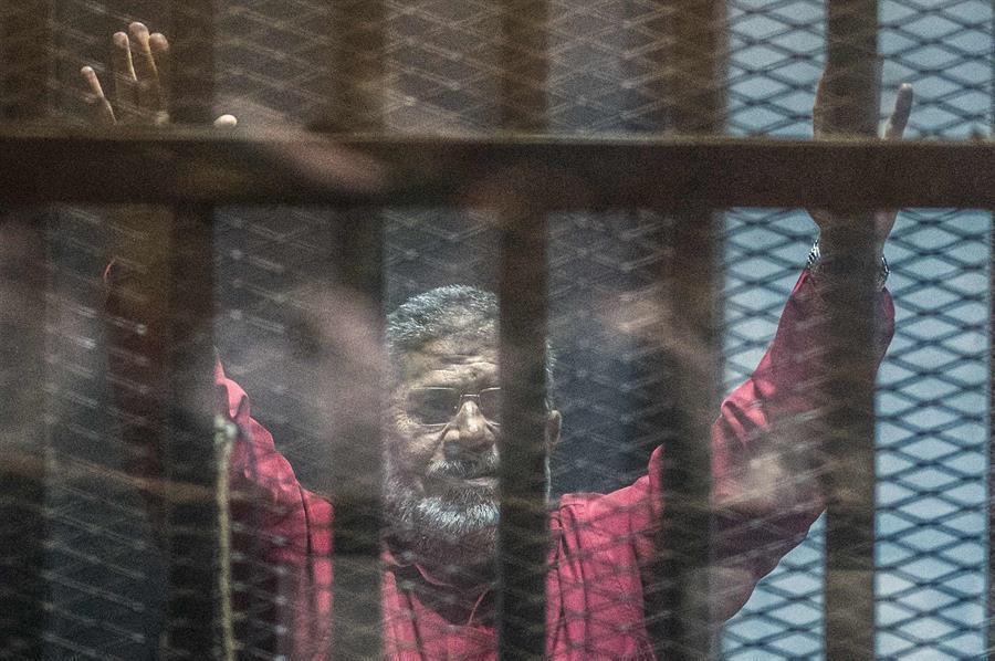 Egypts Morsi buried east of Cairo amid tight security