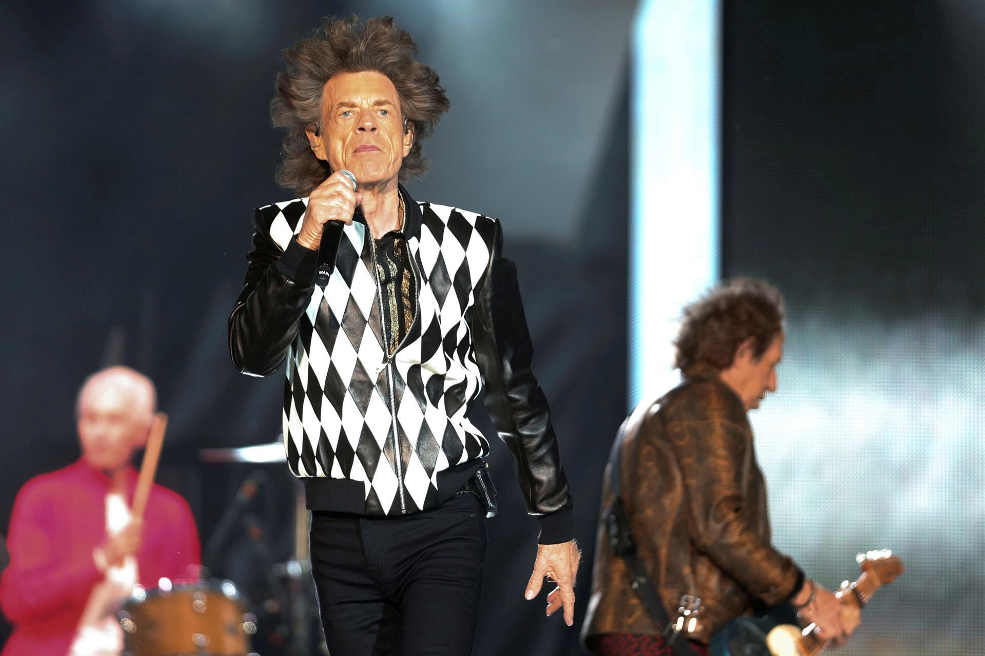 Jumpin Jack Flash Jagger back on stage after heart surgery