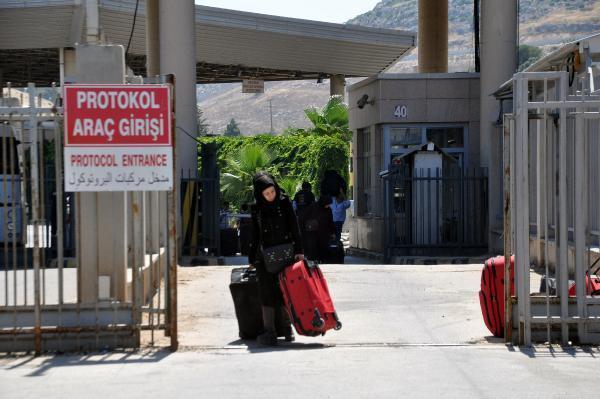 Syrians return from Eid al-Fitr visits to Turkey