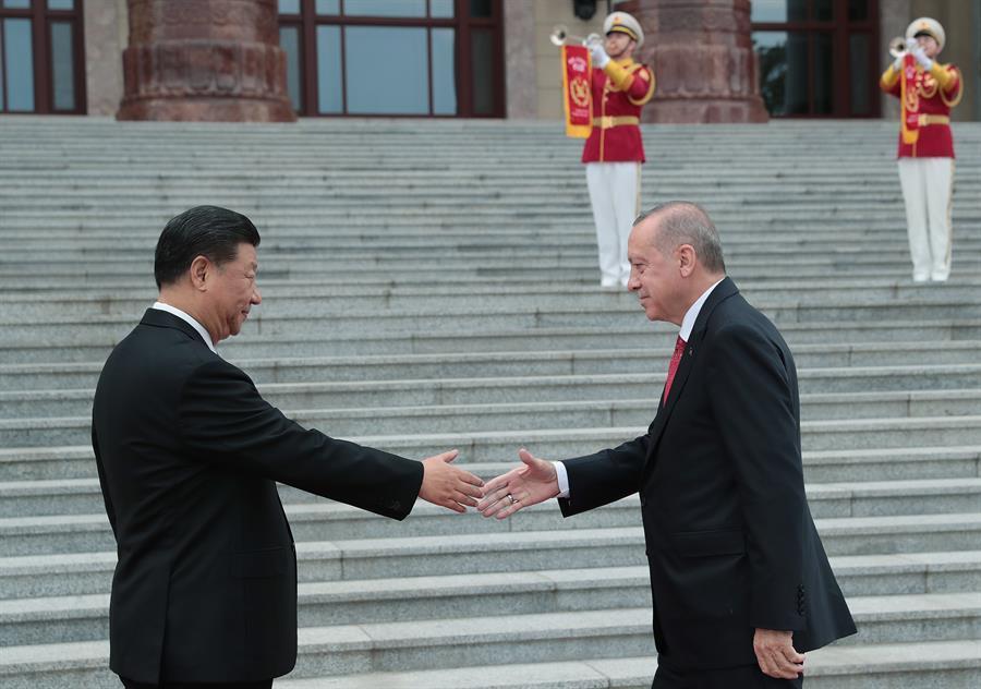 Turkeys president praises ties with China