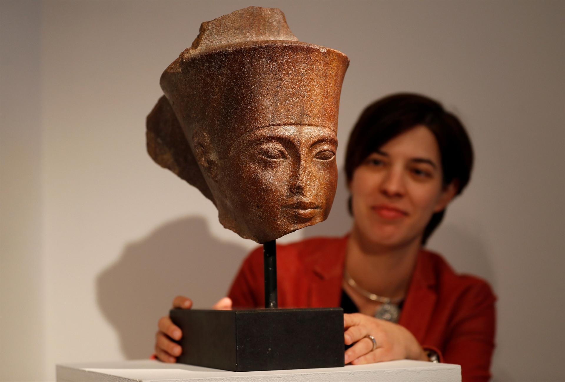Tutankhamun relic sells despite Egyptian outcry