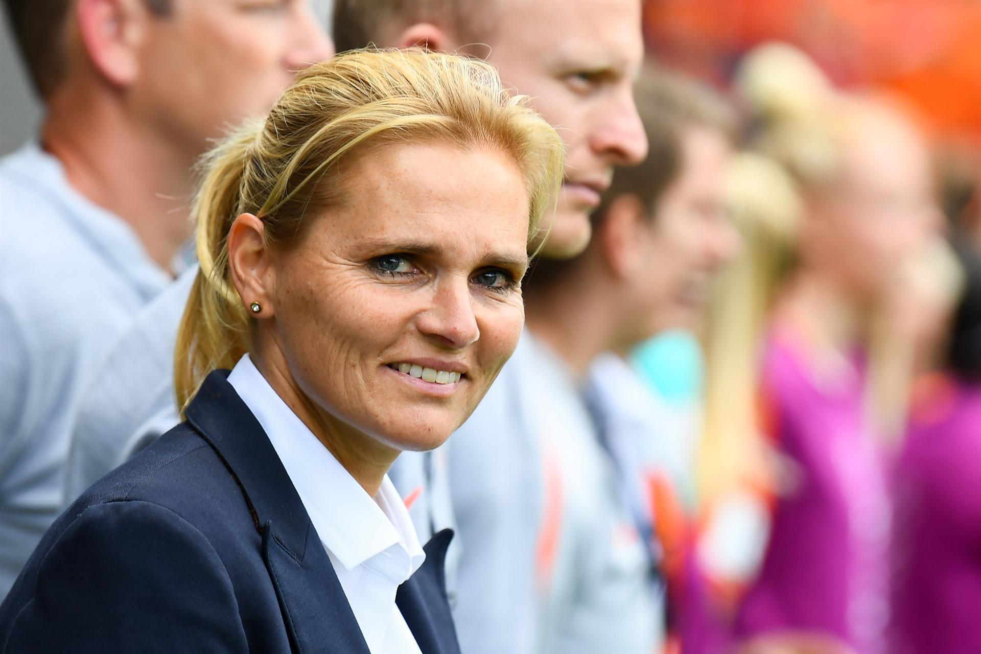 Dutch coach Wiegman hopes to topple Ellis and US