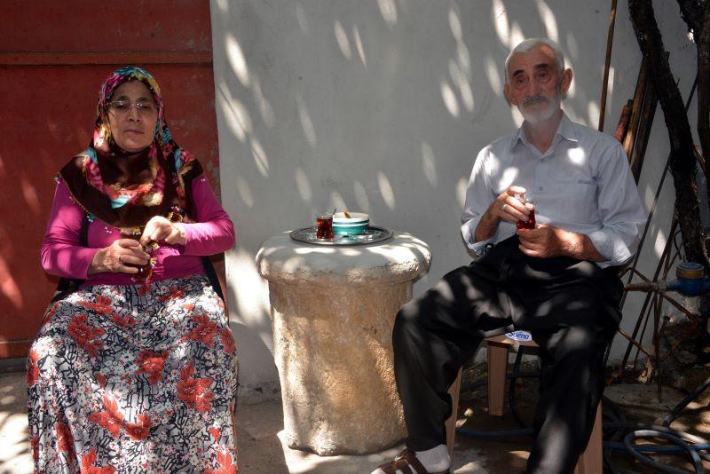 1,500-year-old ancient Roman column being used as coffee table in Turkey’s Kahramanmaraş