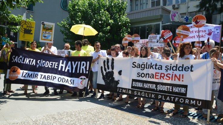 Health staff protest violence against colleagues in İzmir