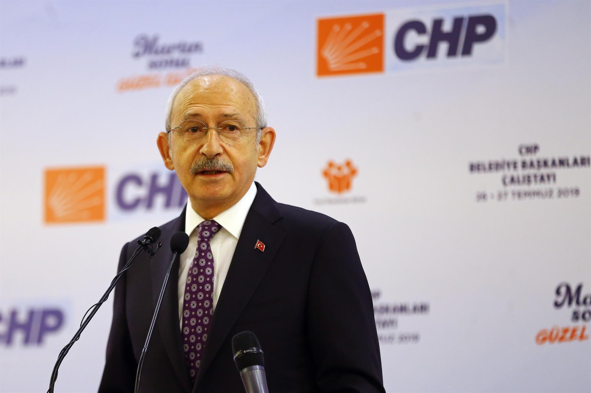 Main opposition leader urges CHP mayors to appoint staff on ‘merit’