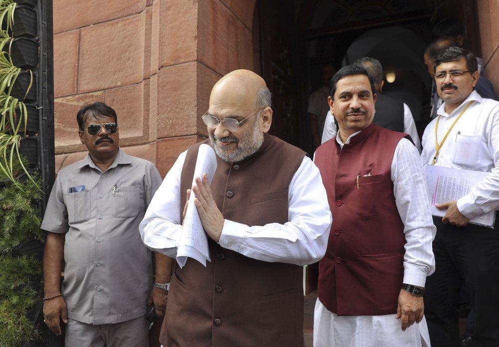 India government revokes disputed Kashmirs special status