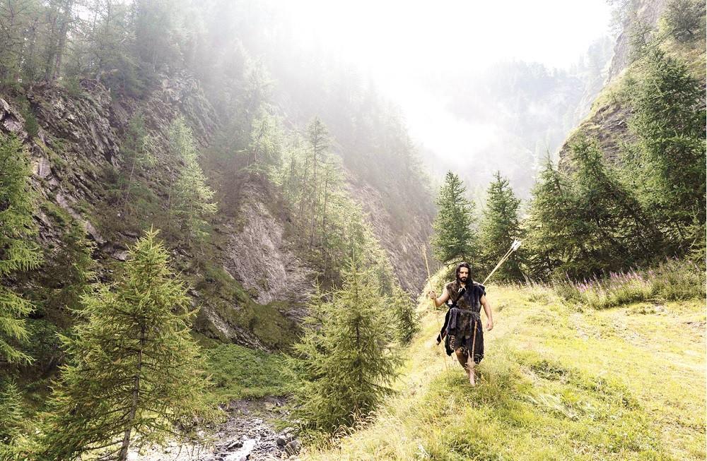 Modern cave man tutors ‘Neanderthal survival’
