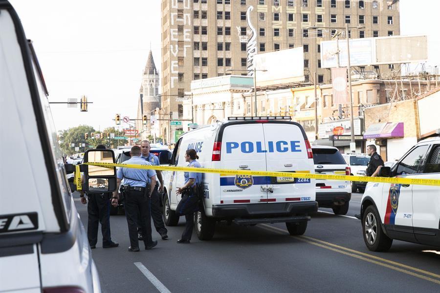 Suspect in Philadelphia police standoff taken into custody
