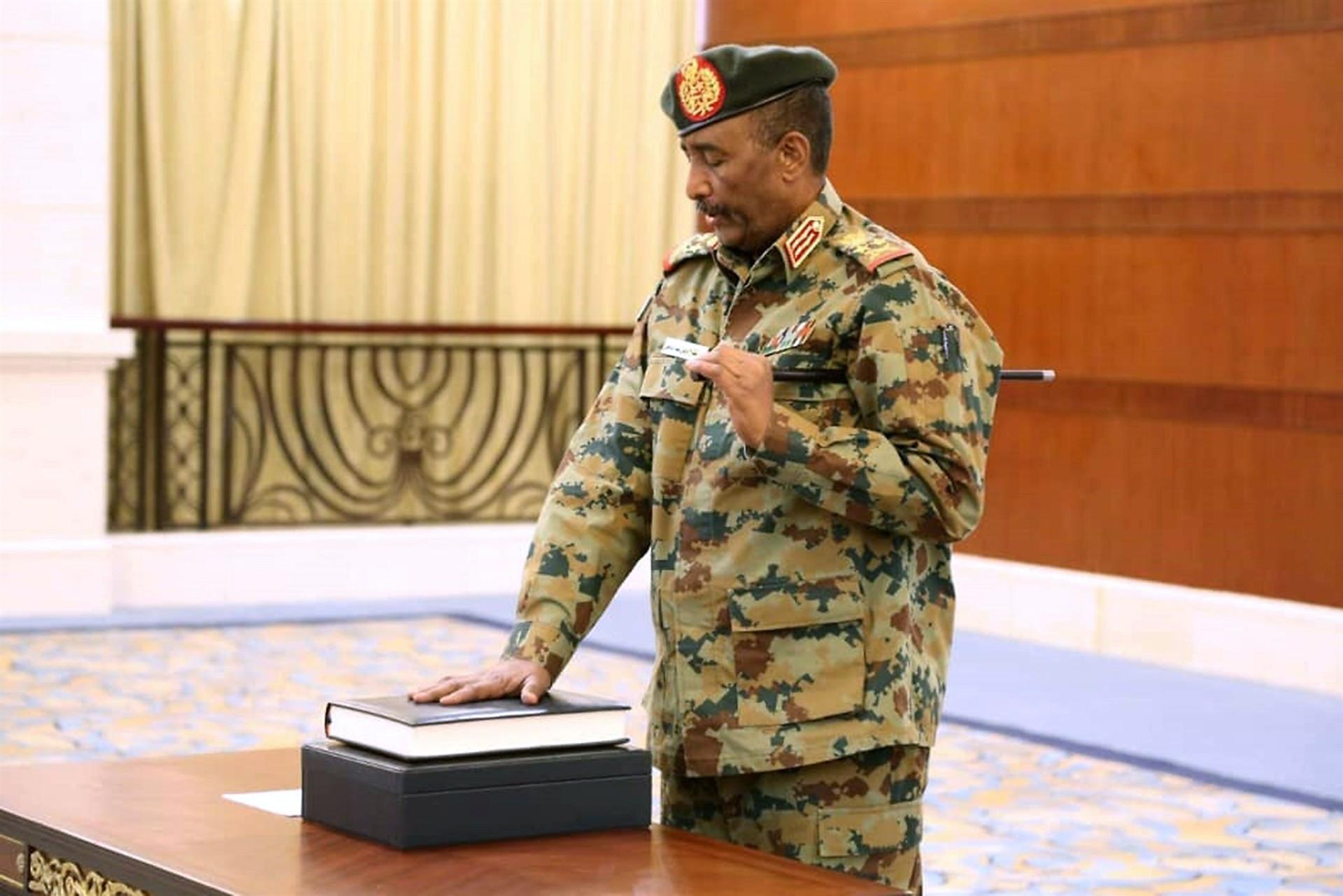 Sudans top general sworn in as leader of new ruling body