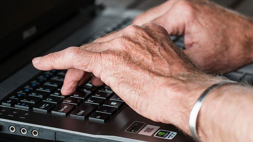 Elderly in Turkey spend 4 hours a day on screens