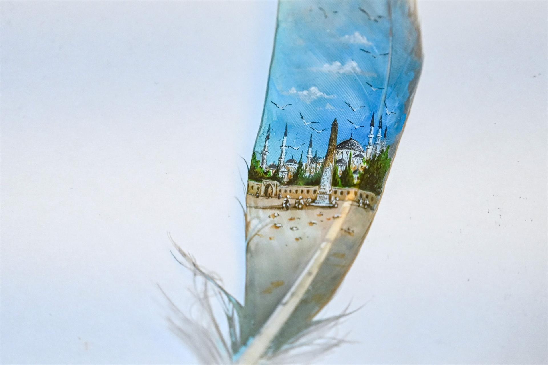 Turkeys Microangelo turns tiny objects into artworks