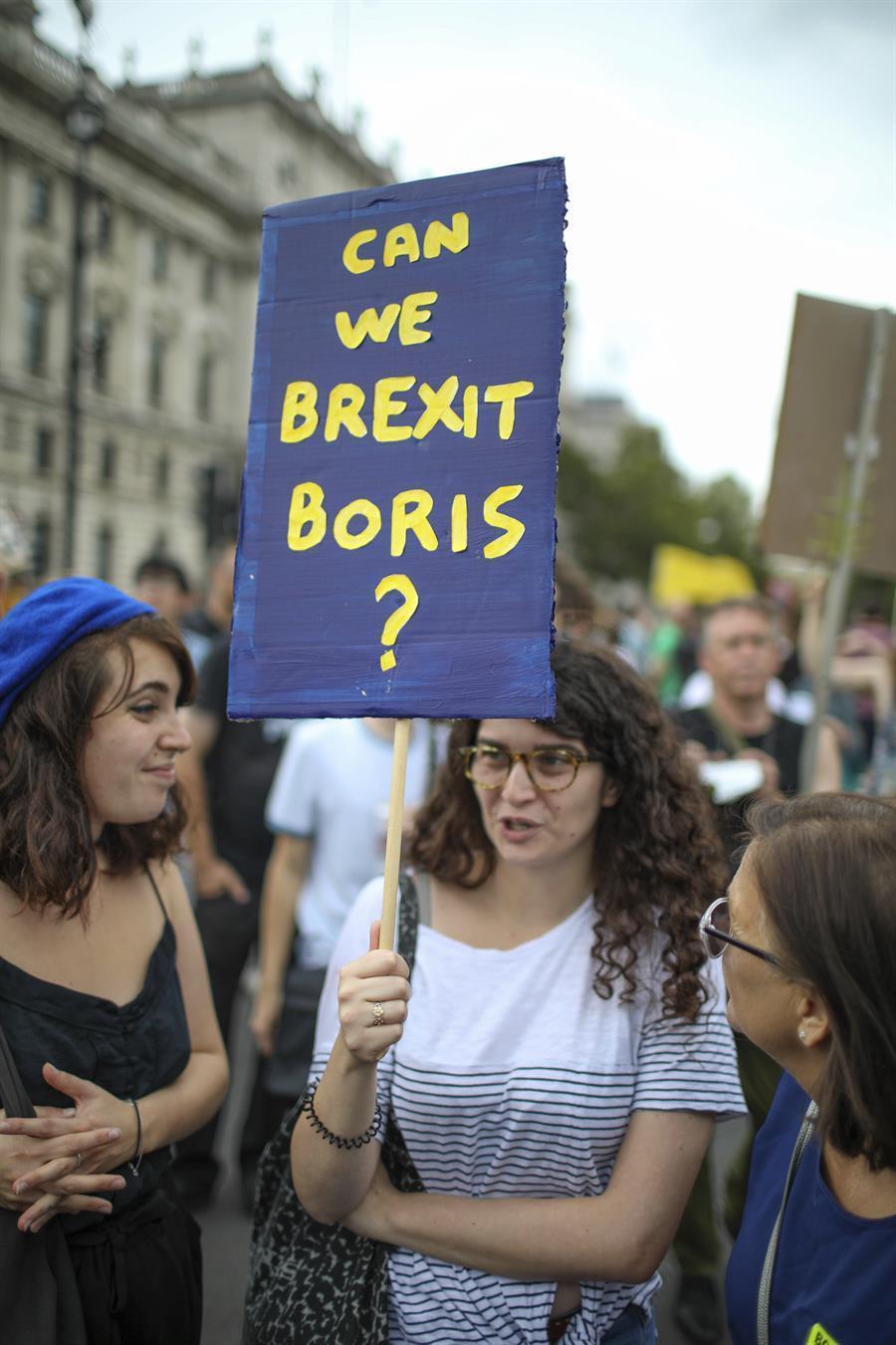UKs Johnson threatens to purge rebel Brexit lawmakers