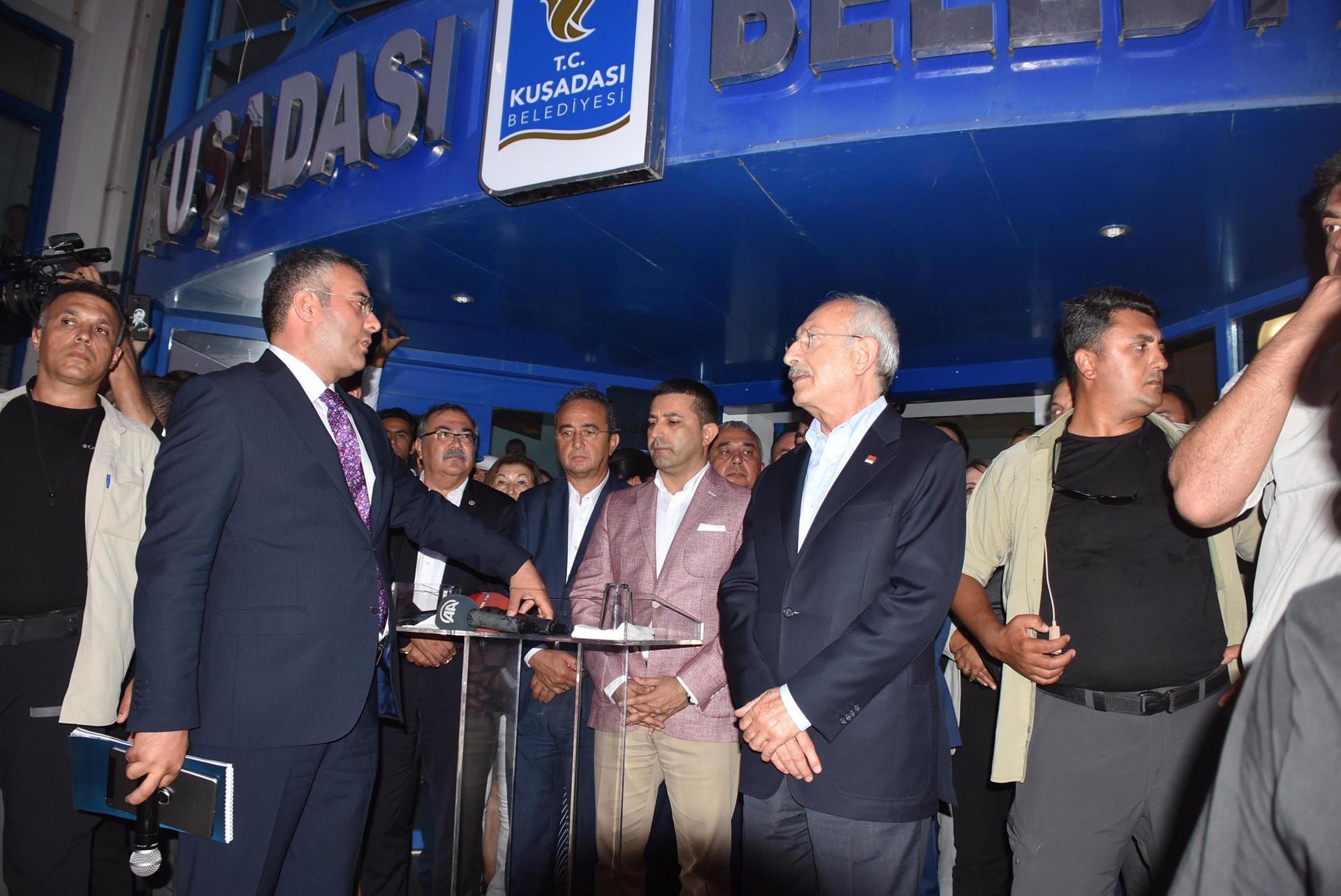 Main opposition CHP leader dodges egg attack in Turkey’s west