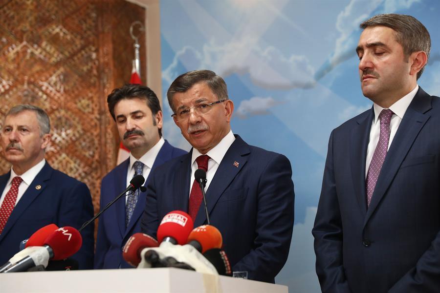 Ex-Turkish Premier Ahmet Davutoğlu quits ruling AKP